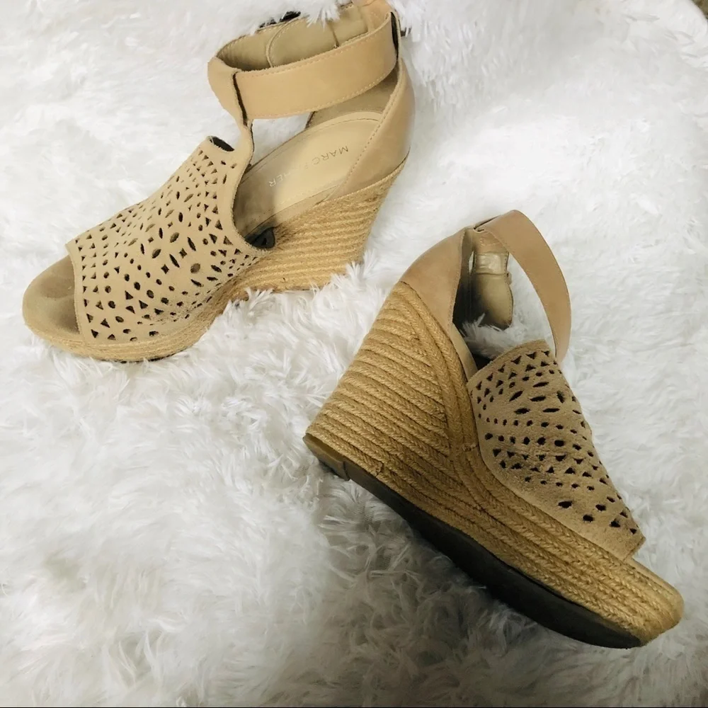Marc Fisher Hasina Espadrille Suede Wedges 9 Tan Open Peep Toe Cutout Buckle